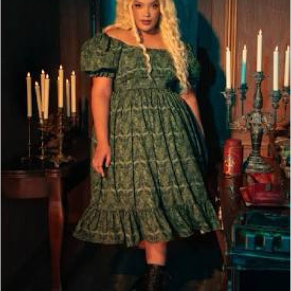 La femme en noire allerdale moth midi dress size XL